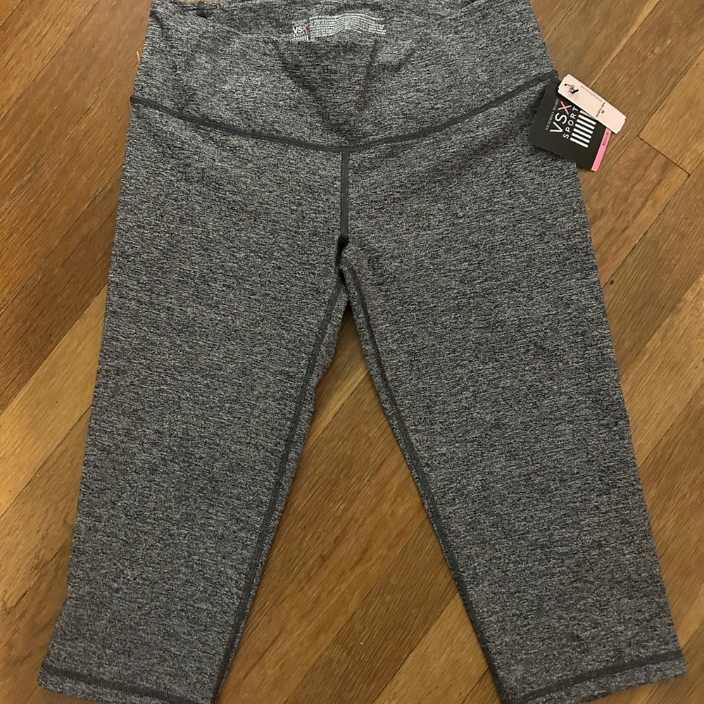 Victoria's Secret VSX Sport Knockout Crop Capri Leggings Black/White Heather, M